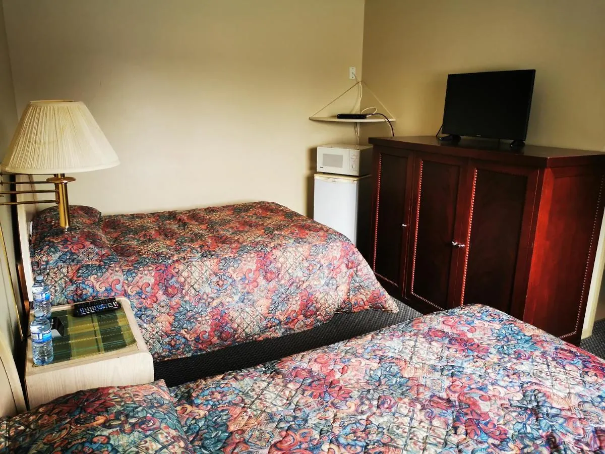 Somerset Hotel Swan Lake 2*,  Kanada